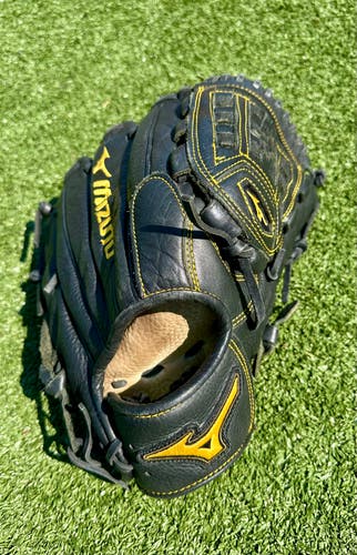 Mizuno Classic Pro Soft RH Pitcher's Baseball Glove 12" (Used)
