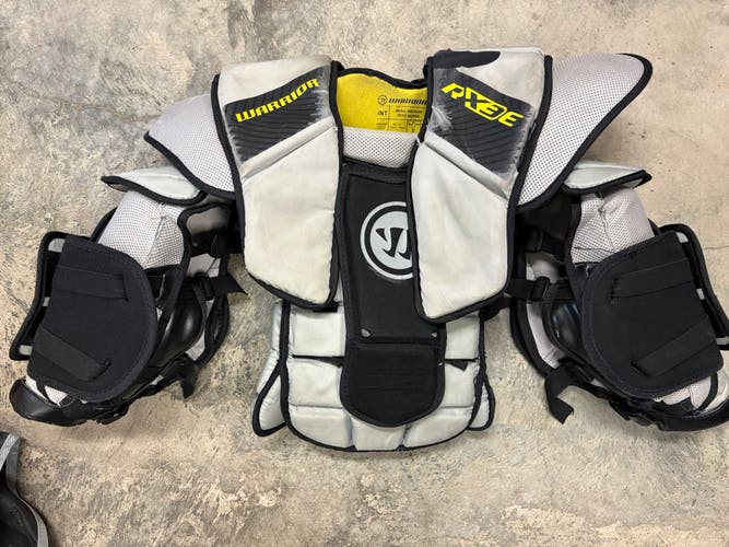 Small / Medium Warrior Ritual RX3 E Goalie Chest Protector (Used)