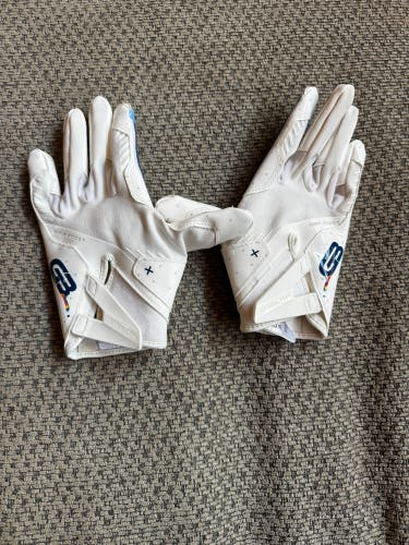 Grip Boost Peace Stealth 6.0 "Crucial Catch" Football GlovesSize: Youth Large