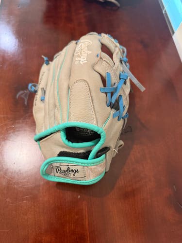 2025 Infield RH Rawlings Sure Catch Baseball Glove 10.5" (Used)