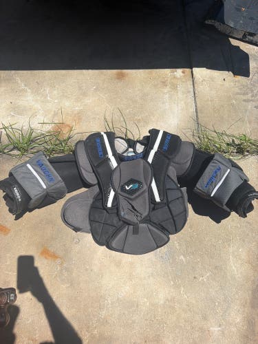 Small Vaughn Velocity VE9 XFP Goalie Chest Protector (Used)