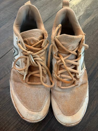 White Men's Size M 8.5 (W 9.5) New Balance (Used)