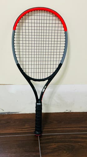 Adult Wilson Clash Tennis Racquet (Used)