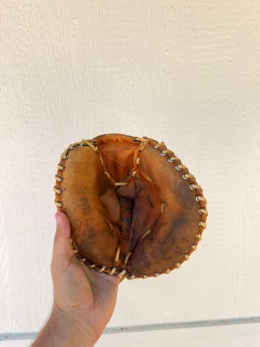 Nokona RH Catcher's Glove 11" (Used)