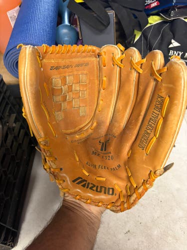 Mizuno RH Softball Glove 13" (Used)