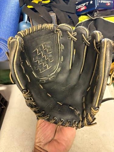 Rawlings RH Infield Baseball Glove 11" (Used)