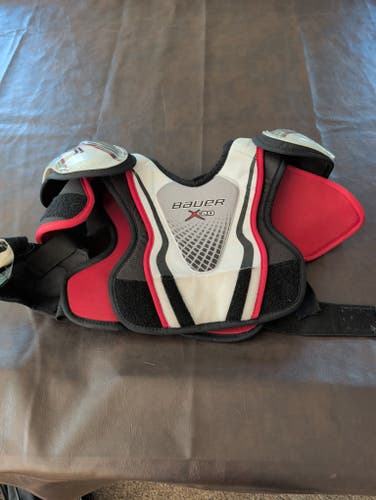 Medium Junior Bauer Vapor X20 Shoulder Pads (Used)
