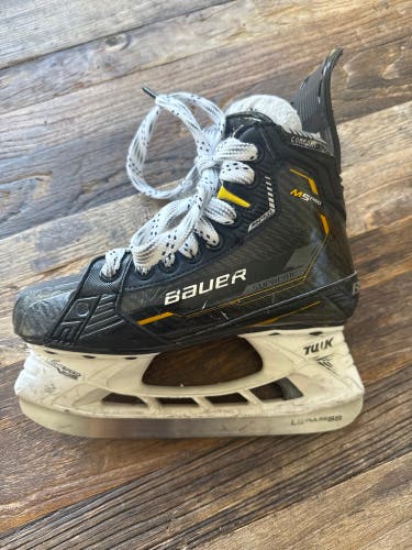 2022 Bauer Supreme M5 Pro Hockey Skates Regular Width Size 2 (Used)