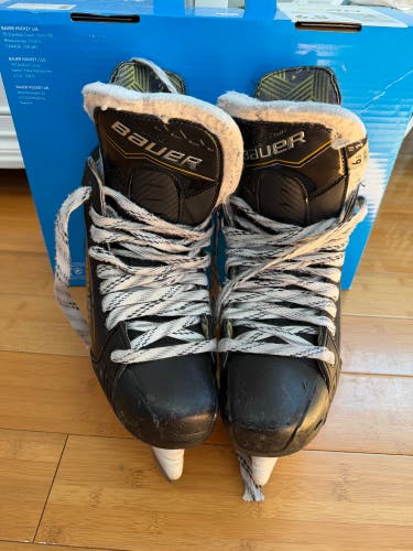 Black 2024 Bauer Supreme M40 Hockey Skates 6.5 (Used)