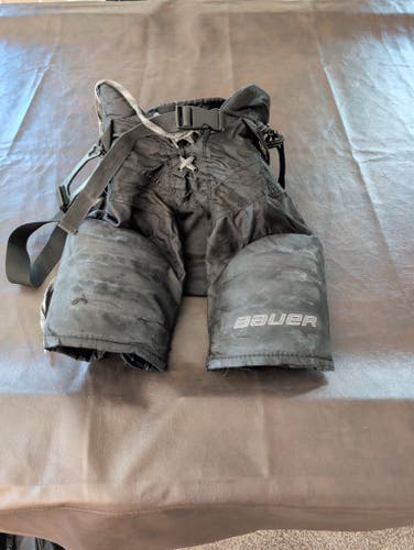 Junior Small Bauer Thermomax Hockey Pants (Used)