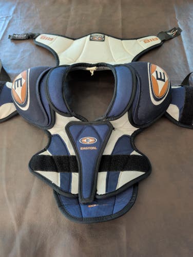 Large Youth Easton Synergy 300 Shoulder Pads (Used)