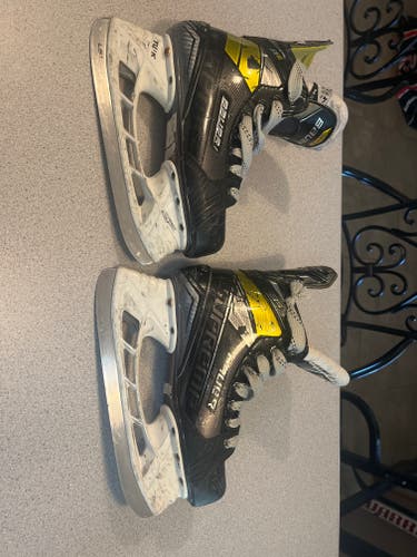 Bauer Supreme 3S Hockey Skates Regular Width Size 4.5 (Used)