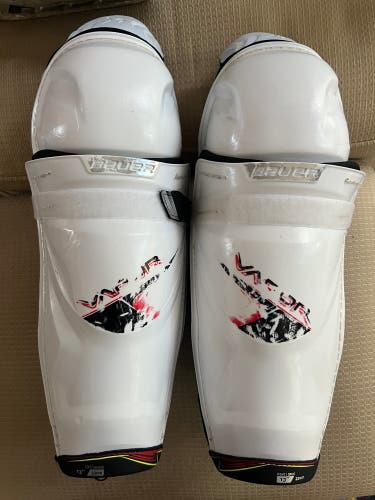 Intermediate Bauer Vapor Flypro 13" Shin Pads (Used)