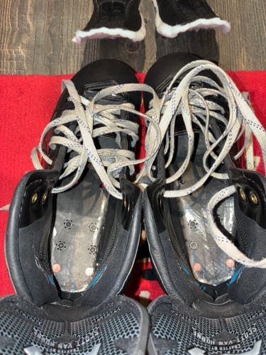 Black True Catalyst Pro Hockey Skates Regular Width Pro Stock 7 (Used)