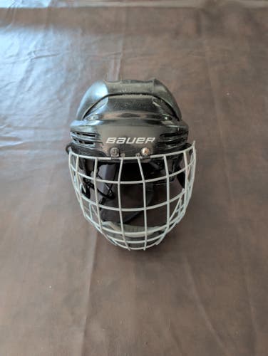 Medium Bauer 2100 Helmet (Used)