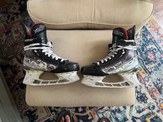 2021 Bauer Vapor Hyperlite Hockey Skates 6 (Used)