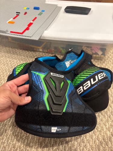 Small Youth Bauer Shoulder Pads (Used)