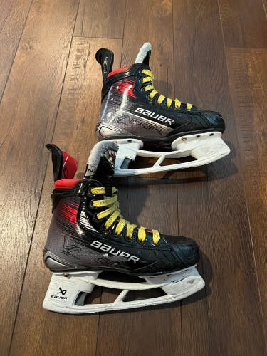 2023 Bauer Vapor X5 Pro Hockey Skates Extra Wide Width Size 2 (Used)