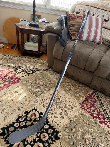 Senior Bauer Vapor Flylite Right Handed Hockey Stick P92 77 Flex (Used)