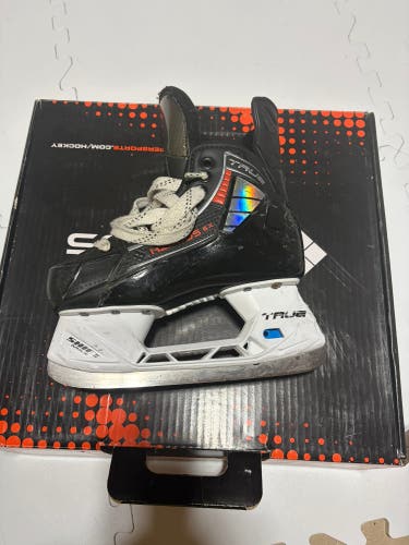 Black 2023 True HZRDUS 5x Hockey Skates Regular Width Size 1 (Used)