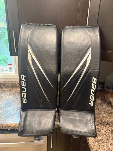 Medium 2023 Bauer Hyperlite 2 Goalie Leg Pads (Used)