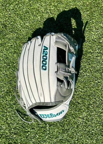RH Wilson Infield A2000 Softball Glove 11.75" (New)