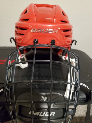 Small Bauer Re-Akt 155 Helmet (Used)