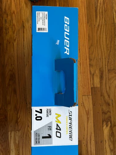 Bauer Supreme M40 Hockey Skates 7 (Used)