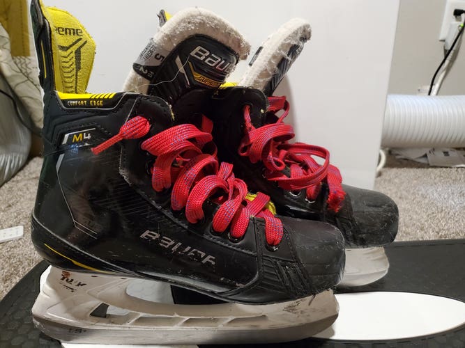 Black/Yellow Bauer Supreme M4 Hockey Skates Size 5 (Used)
