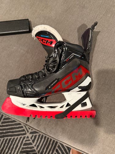 Black 2024 CCM JetSpeed FT680 Hockey Skates Regular Width Size 4.5 (Used)