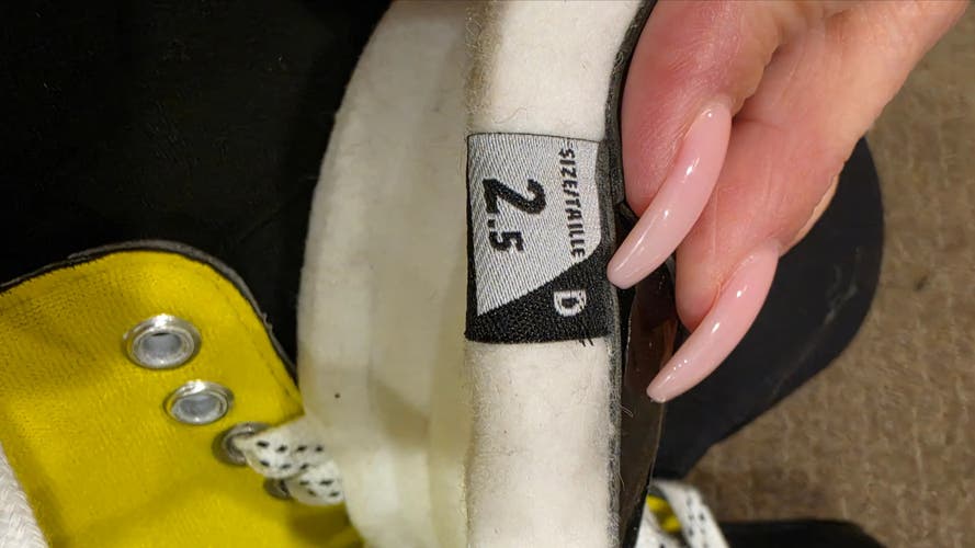 Never Used-Bauer Supreme S35 Hockey Skates, Junior 2.5 D