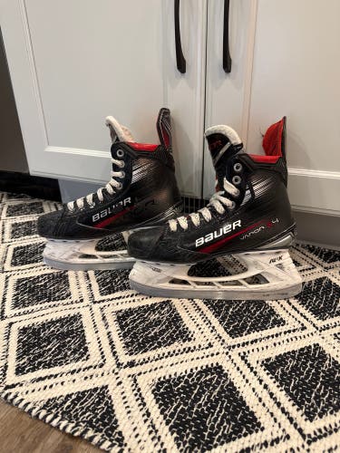 2023 Bauer Vapor X4 Hockey Skates Regular Width Size 5.5 (Used)