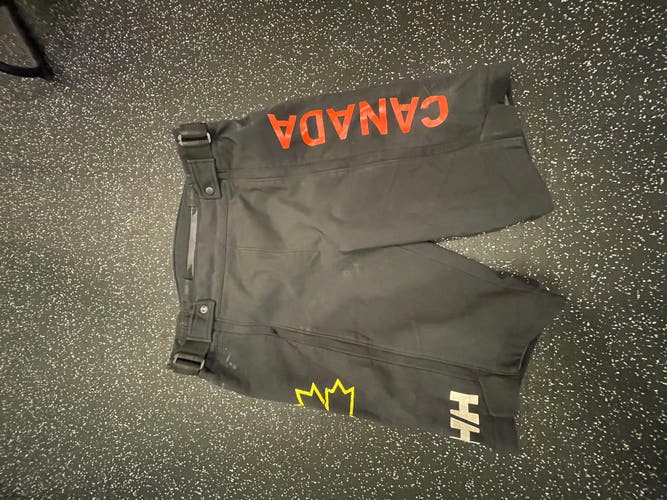 ACA Black Large Adult Unisex Helly Hansen Shorts (Used)