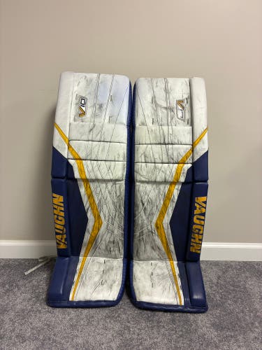 35" 2023 Vaughn V10 Pro Carbon Goalie Leg Pads (Used)