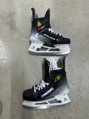 2023 Bauer Vapor Hyperlite 2 Hockey Skates 11 (New)