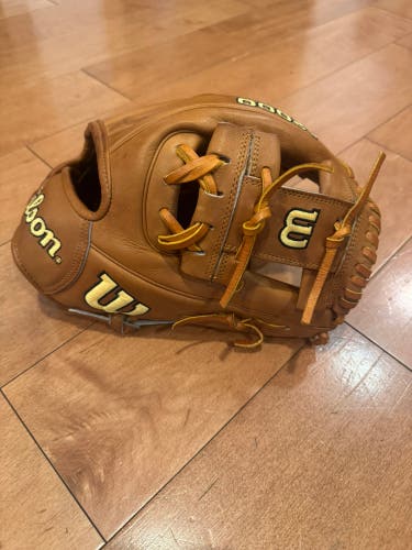Wilson A2000 1975 RHT Baseball Glove 11.75” (used)