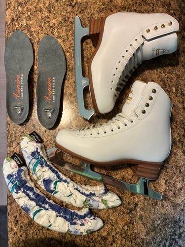 Jackson Ultima Figure Skates B Adult 6 (Used)