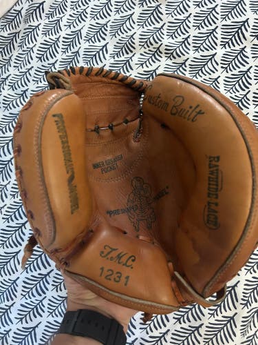 RH Catcher's Baseball Glove 32.5" (Used)
