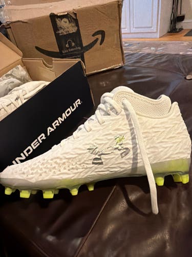 White Unisex Size M 6.5 (W 7.5) Youth Under Armour Spotlight MC (New)