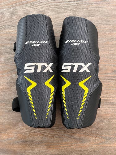 Medium Youth STX Stallion 200 Arm Pads (Used)
