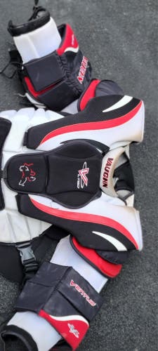 Medium Vaughn Lt80 Goalie Chest Protector (Used)