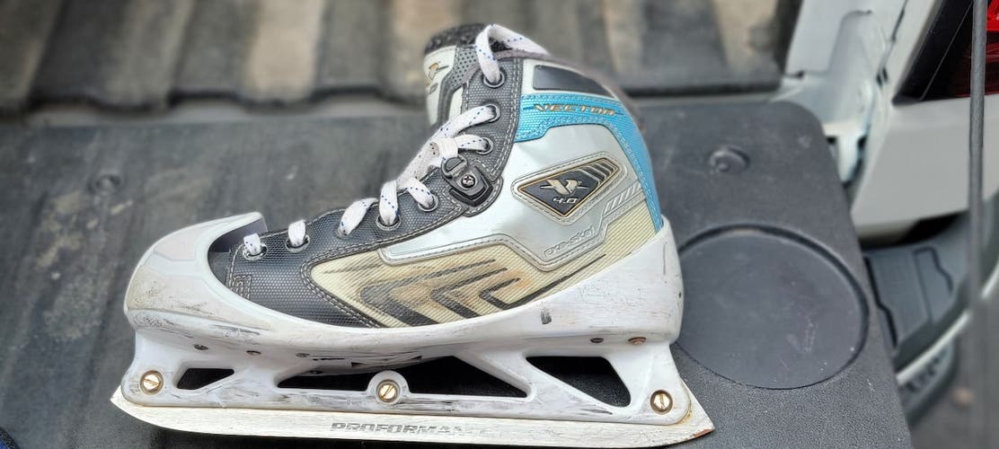 CCM Vector 4.0 Hockey Goalie Skates 8 (Used)