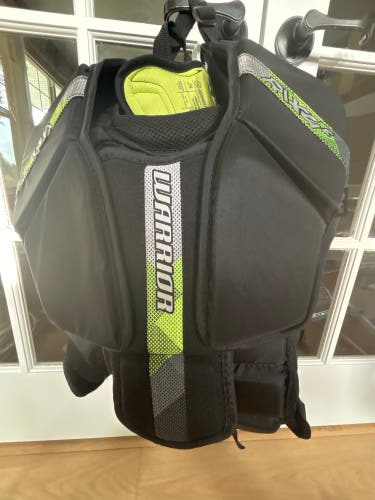 Small / Medium Warrior Ritual X4 E Goalie Chest Protector (New)