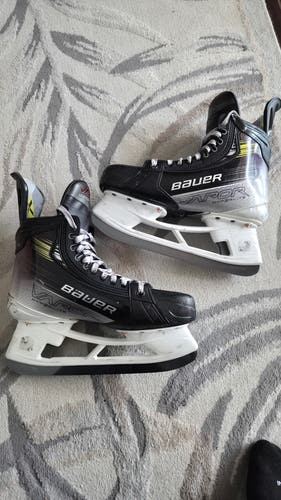 2023 Bauer Vapor Hyperlite 2 Hockey Skates 8 (Used)