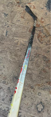Intermediate Bauer Vapor Hyperlite Left Hand Hockey Stick P92 65 Flex (Used)