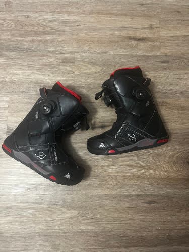 Women's K2 Snowboard Boots (8.5)