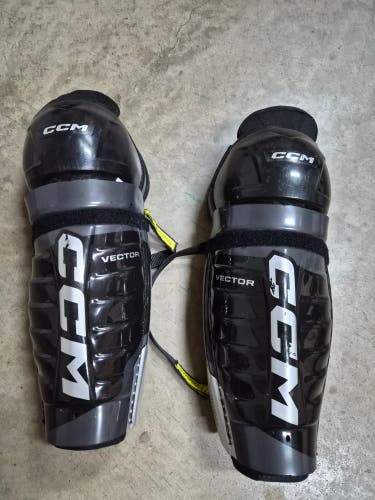 Junior CCM Vector 13" Shin Pads (Used)