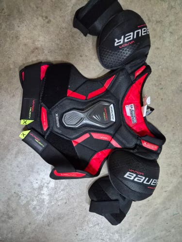 Medium Senior Bauer Vapor Velocity Shoulder Pads (Used)