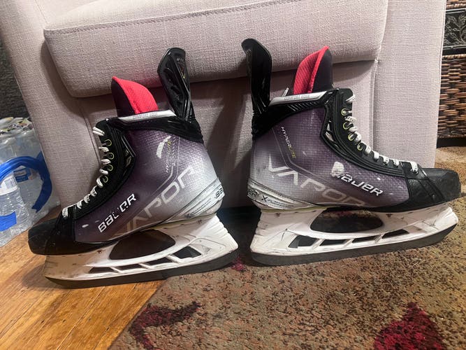 2021 Bauer Vapor Hyperlite Hockey Skates 10.5 (Used)