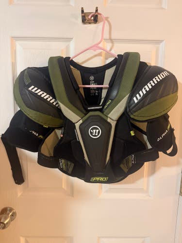 Small Senior Warrior Shoulder Pads (Used)